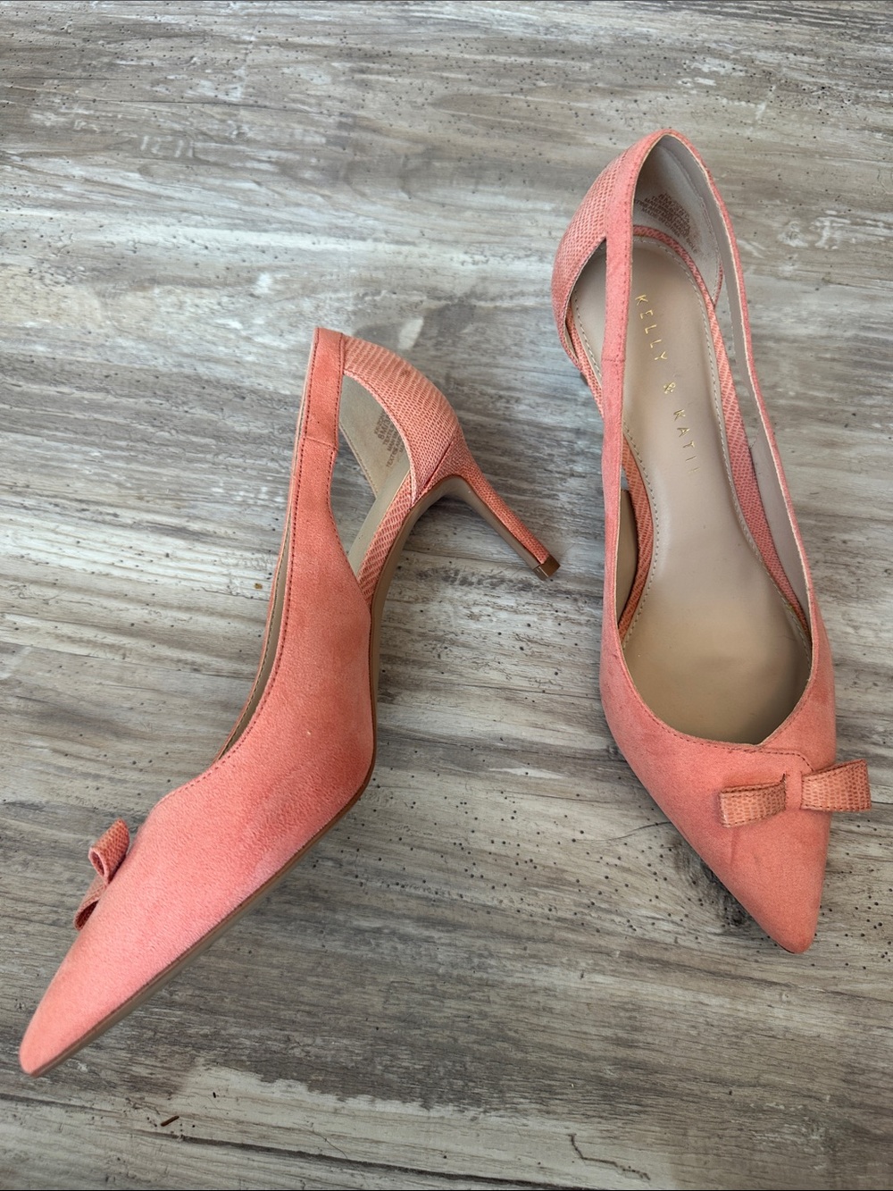 Kelly & Katie Coral Pointed Toe Kitten Heels with Bow Accent Size 8